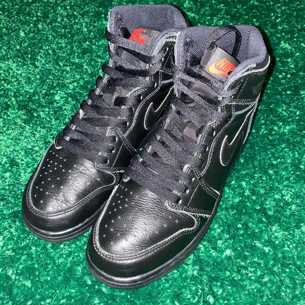 Air Jordan 1 Retro High OG GS “Essentials Black”